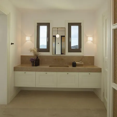 Bonzoe & Mykonos Town