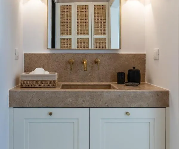 Bonzoe & Willa Mykonos Town